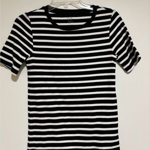 GAP NWOT. Black and White Striped Short Sleeve Tee